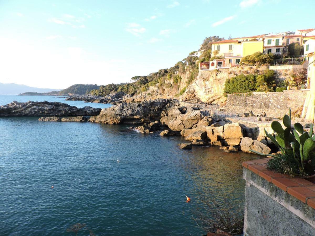 Vento Di Mare Apartment Tellaro Bagian luar foto
