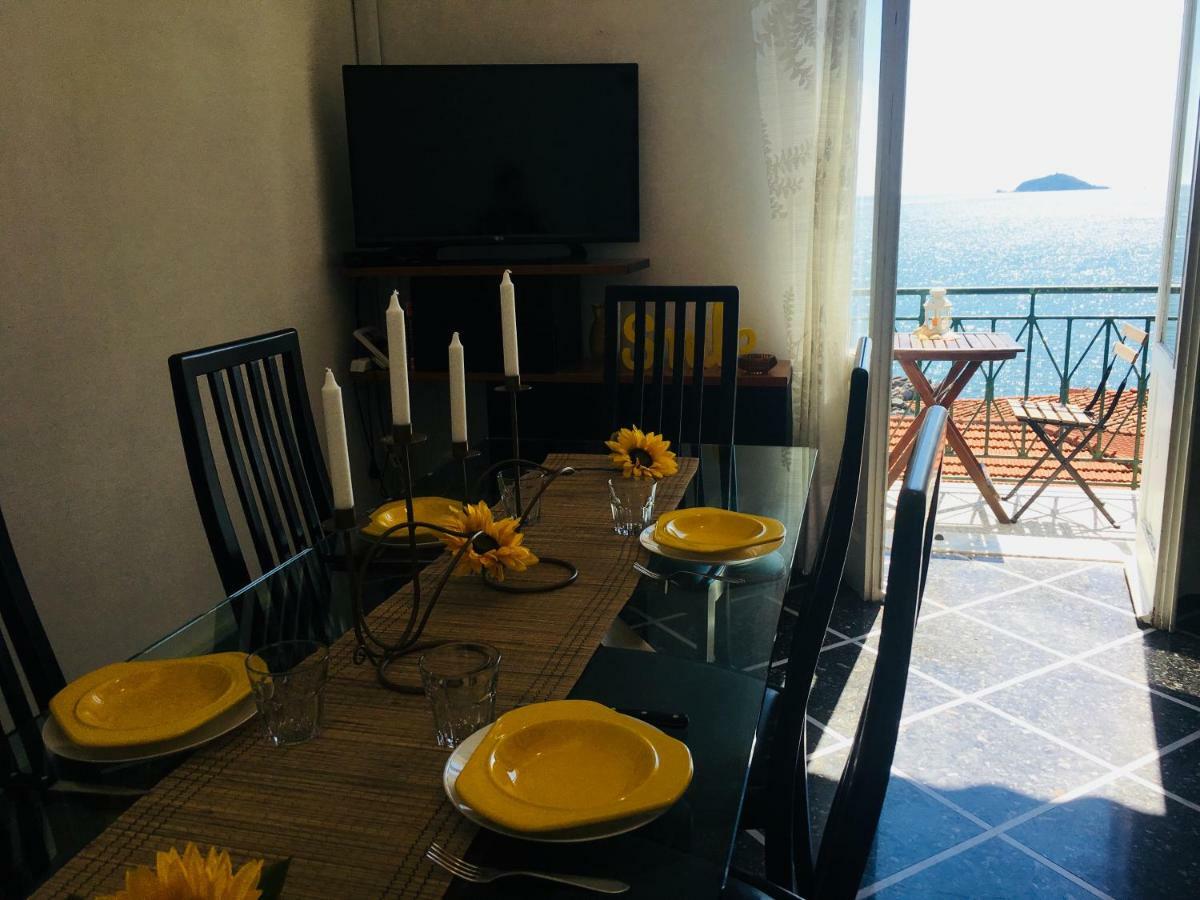 Vento Di Mare Apartment Tellaro Bagian luar foto